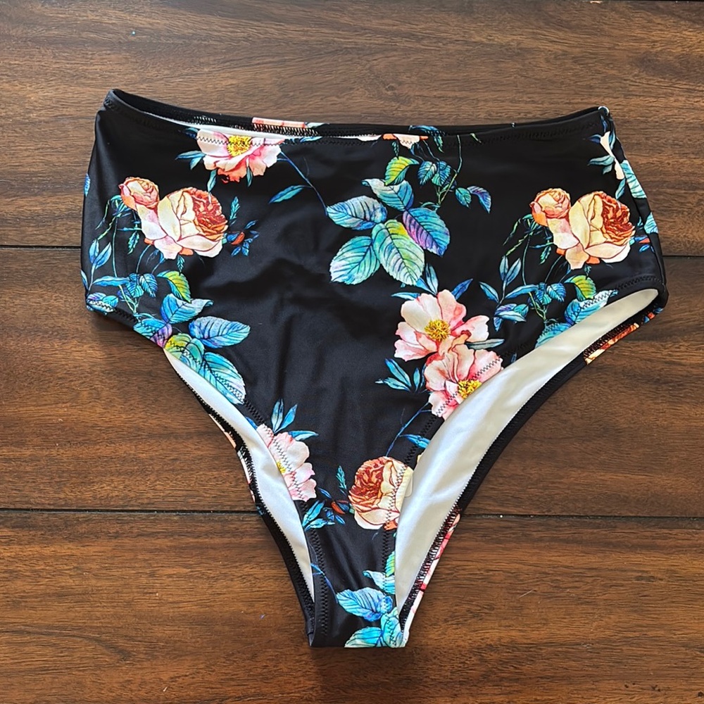 NWT Cupshe High-Waist Floral Bikini Bottoms in Black/Pink/Blue Size Large